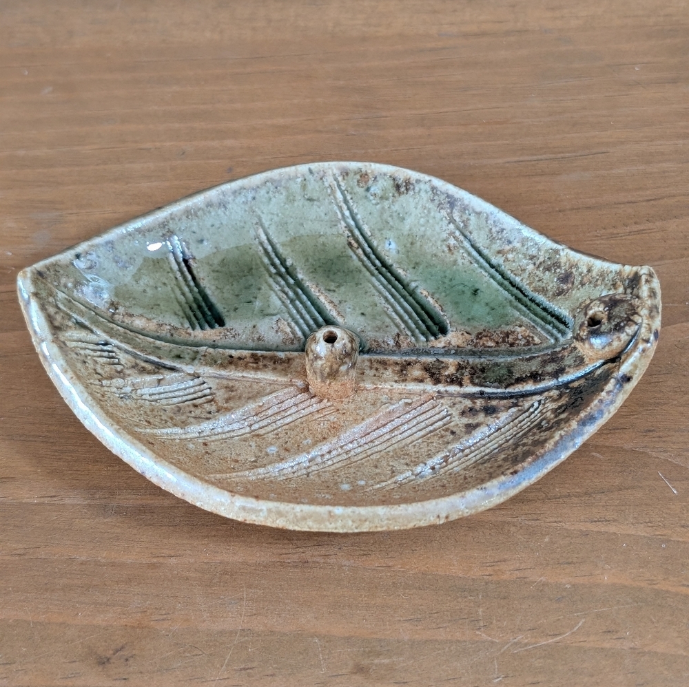 Japanese Incense Holder Banko-yaki Clay Leaf Green Beige